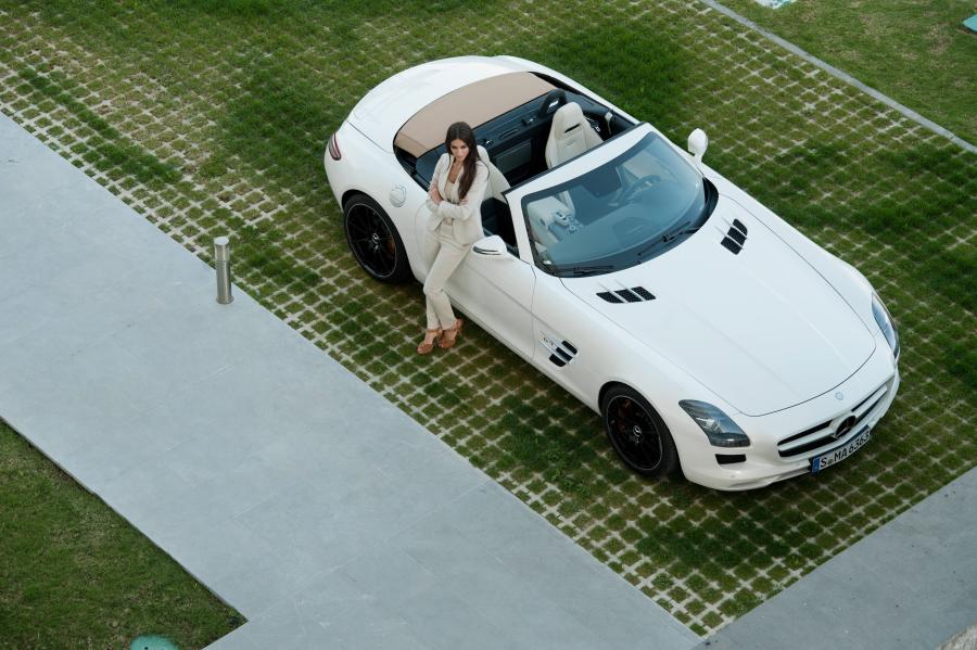  Mercedes-Benz SLS AMG Roadster 2012 года  (фото 51 из 198)
